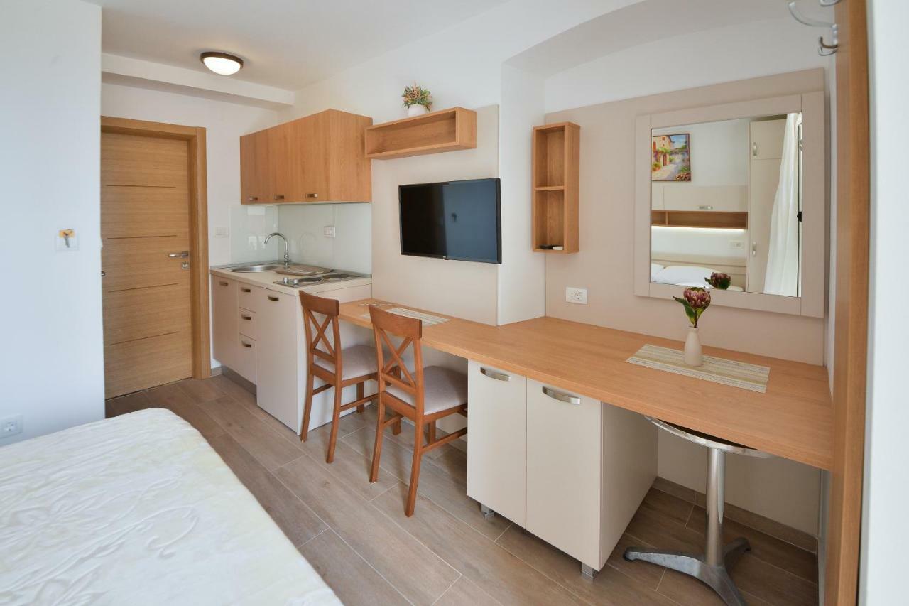 Apartmani Ljubo Rafailovic 2 Rafailovici Exterior photo