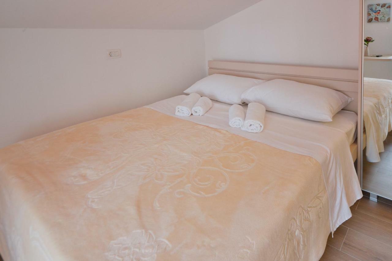 Apartmani Ljubo Rafailovic 2 Rafailovici Exterior photo
